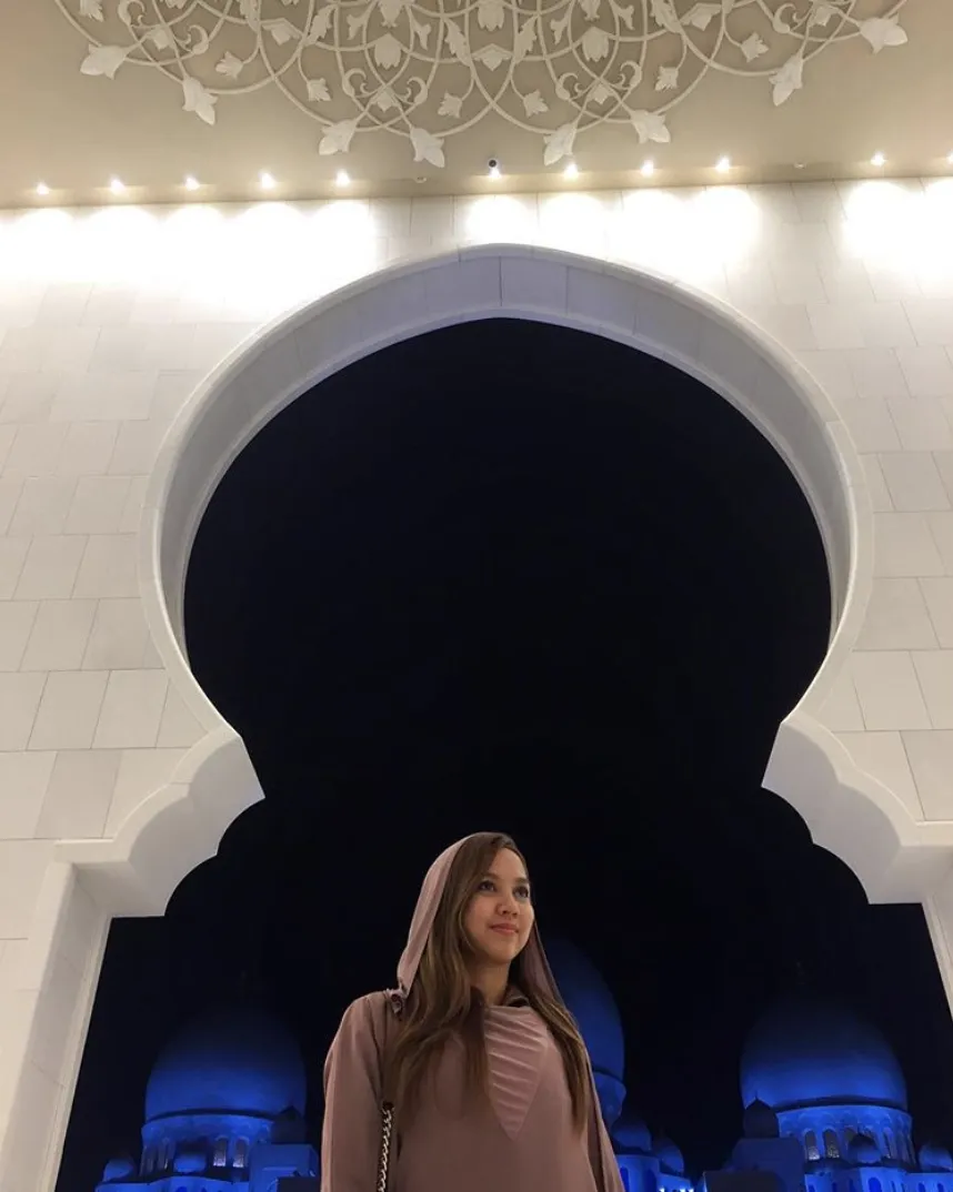 The Sheikh Zayed Grand Mosque in Abu Dhabi, beautiful after dark.