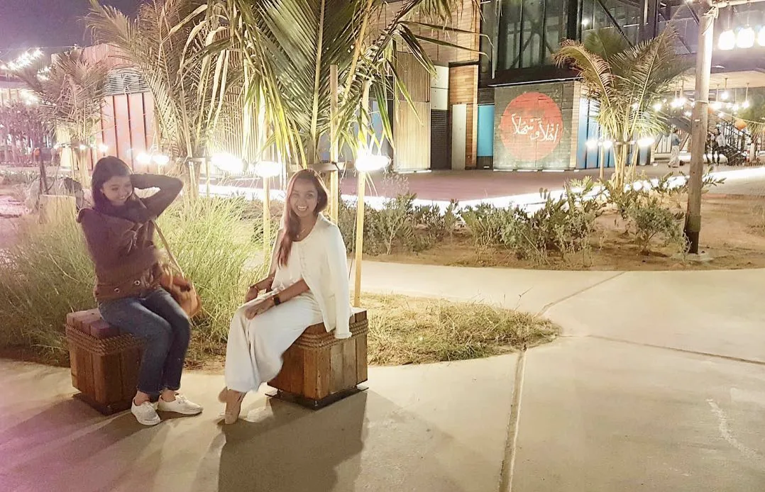 An evening stroll at La Mer.